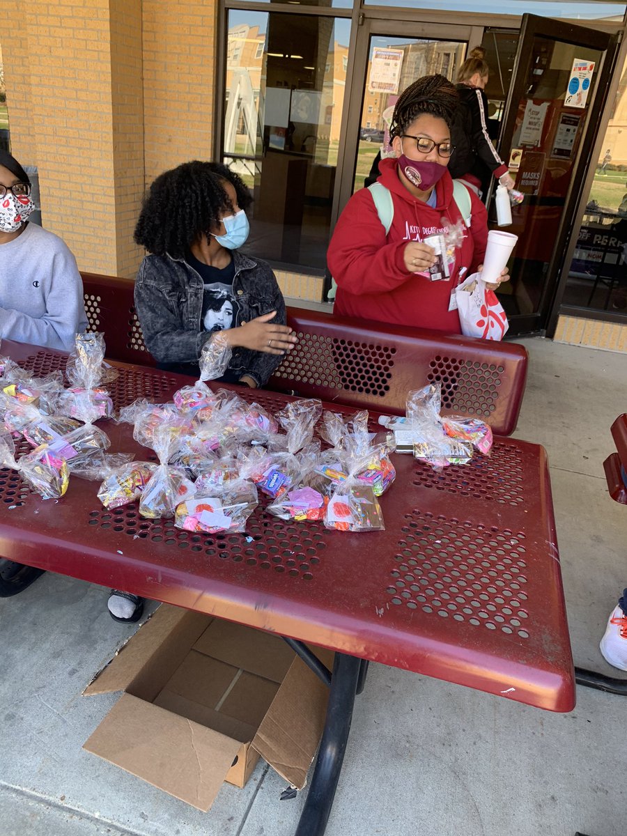 Thanks to everyone who came out to our Motivational Monday goodie bag handout! We hope you all have an amazing week!