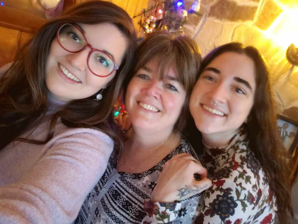 RPhillips56's tweet photo. These would be my girls!! #daughters #momanddaughter #momlife #proudofmydaughters https://t.co/Li1e00K3bT
