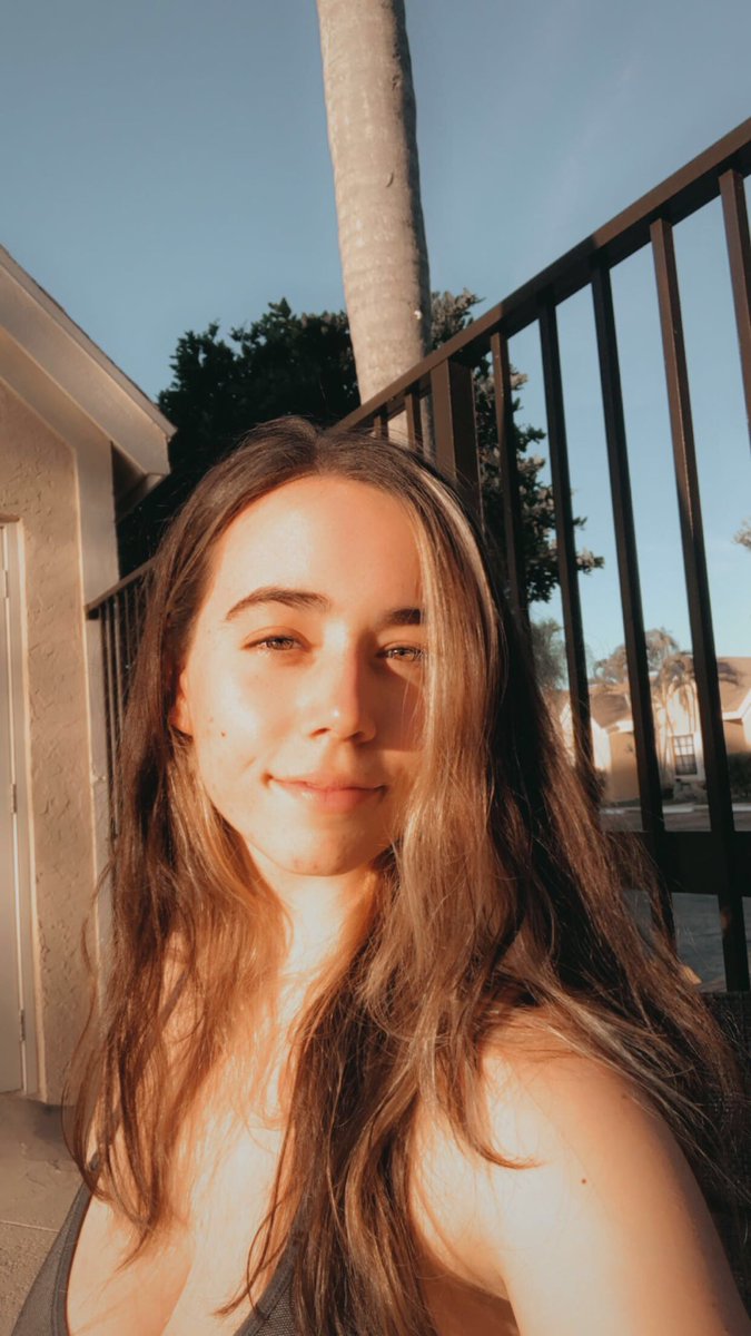 amomentofgray's tweet photo. In honor of international women’s day (and my birthday), here are some pics of me to bless your feed ;) https://t.co/Zfs7PcXmgF