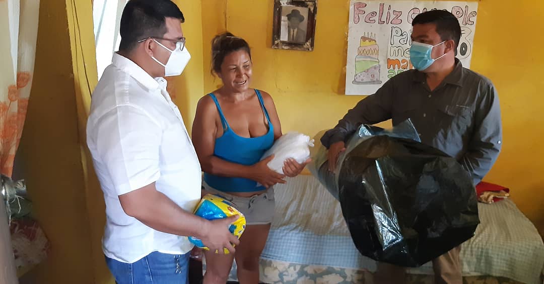jesusricoad's tweet photo. #Tocopero|• Paz y Bien!.

Apoyando a nuestro hermano @alfredolampe en el trabajo social de su municipio.

Donativo de colchón antiescaras, pañales y otros insumos, siempre del lado de los más necesitados @fundapazybien.

@pbromedina
#Falcón 
#Venezuela https://t.co/CptTVpICh5