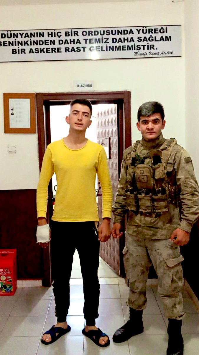 krCan08094719's tweet photo. VATAN BORCU ÖDENSE BİLE DIŞIRDA BİLE HAZIR ASKERİZ DEYİŞMEZ DEYİŞEMEZ NE MUTLU TÜRKÜM DİYENE🇹🇷🇹🇷🇹🇷🇹🇷 #BitlisSehitlerimiz #HerseyVATANicin #BitmeyenSevdamızsın #MustafaKemalAtatuerk #KorucularOEzluekHakİstiyor #OsmanErbas #MilliHesaplarYanyana #sehitlerimizvar #SueleymanSoylu #dev https://t.co/16vzLMtp3K