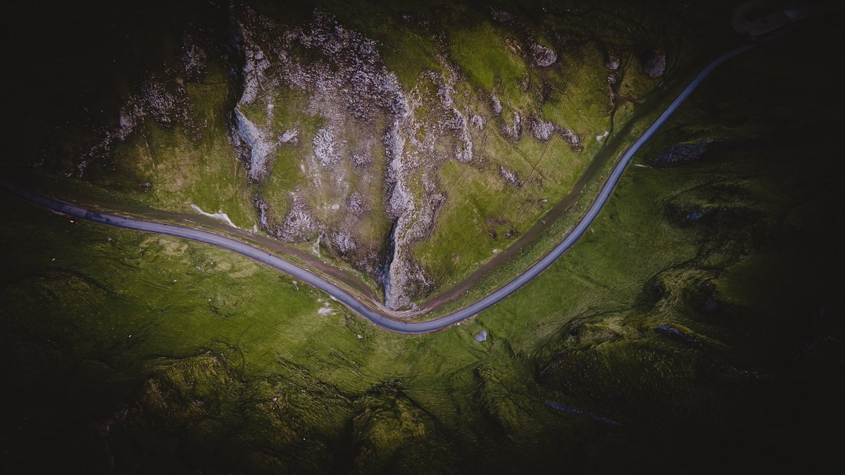 KjePhotos's tweet photo. Hope valley from above  📸⛰️
------------------------------------
#StormHour  #ThePhotoHour  #landscapephotography #dronephotography #drone #peakdistr #derbyshire https://t.co/Q06KwZWljd