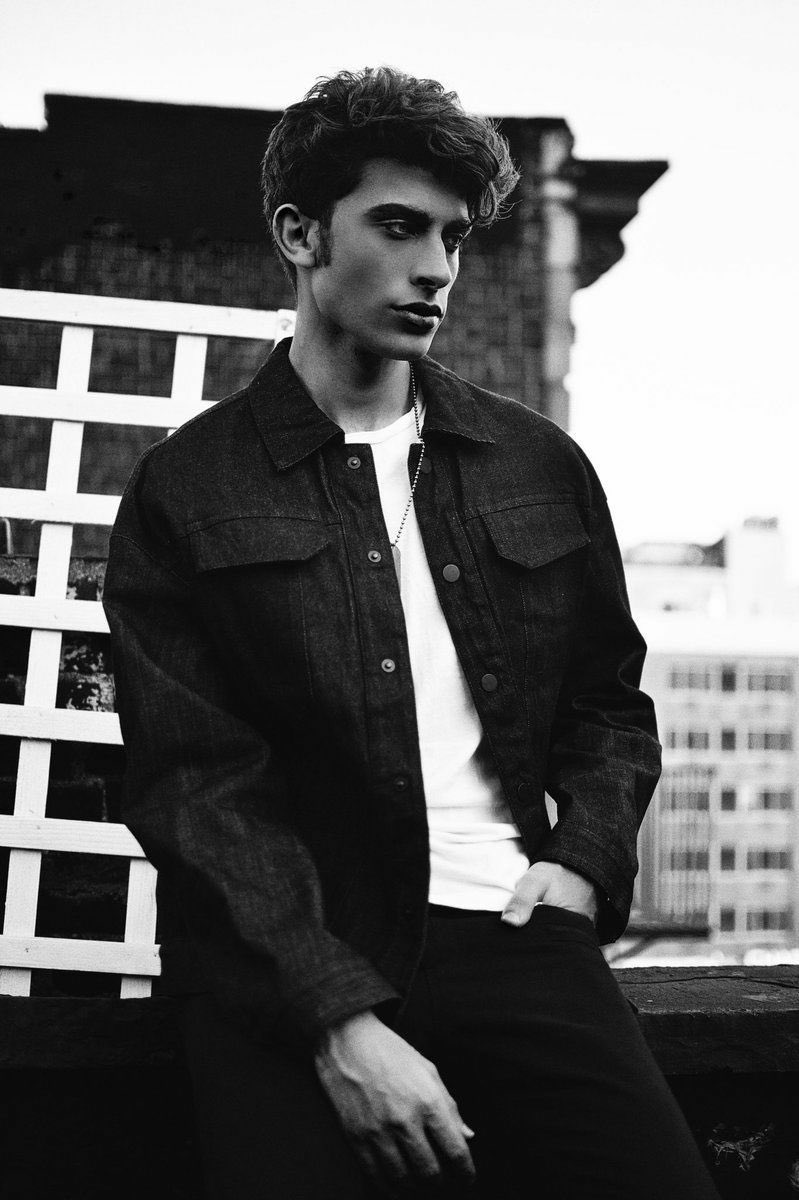 BASE_CHB's tweet photo. Nome: Tarnax C. Behelur
Idade: 19
Pronomes: o/ele/dele
Sexualidade: 🗻
Shape: Moe Amir e Owen Hamze 

User: @NaxBehelur https://t.co/RAgfD3NvWH