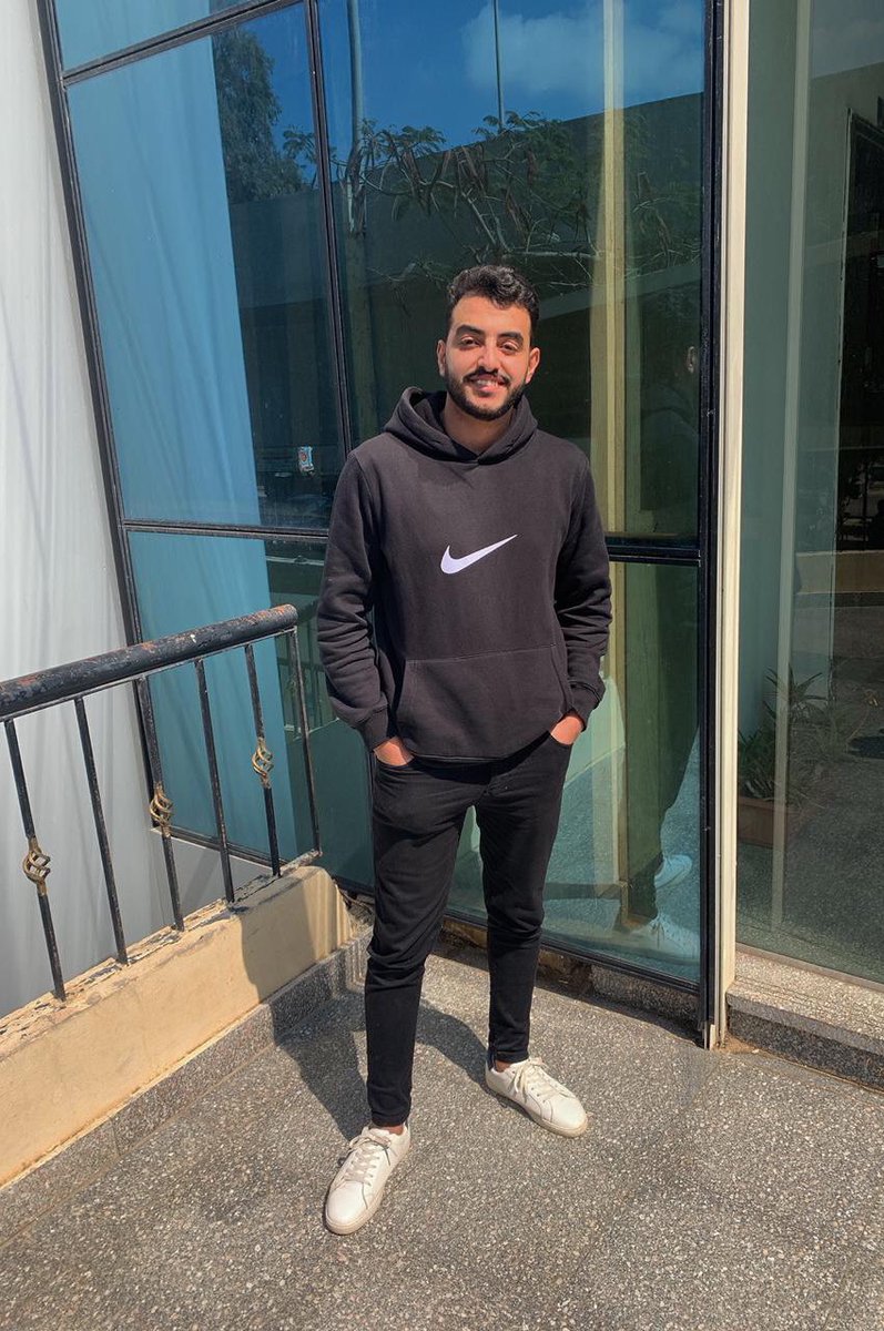 mahmooud_1's tweet image. Always smile ✨