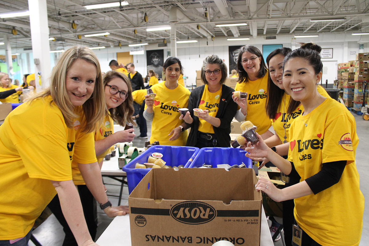 LovesTravelStop's tweet photo. Happy International Women’s Day to all the talented, strong, intelligent women at the Love’s Family of Companies. Your dedication improves your team and makes us a stronger organization. #TeamLoves #ChooseToChallenge
*This is a pre-pandemic photo. https://t.co/abtDaVGqrl