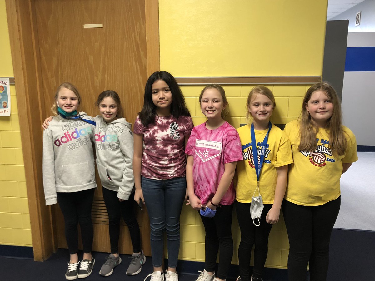 fagan4class's tweet photo. Twin day!! 👩‍❤️‍👩 https://t.co/mD9yYh6fKK