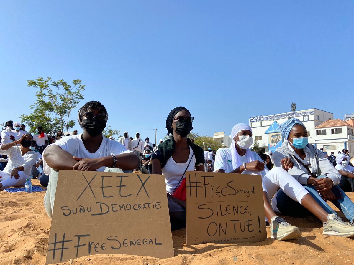 infosdevorg's tweet photo. #PeaceMobilization Nous étiez nombreux au Sit-in pacifique des Femmes pour marquer un temps s'arrête lors de ce 08 Mars si particulier au #Senegal 

Nous voulons une justice ainsi que des institutions fortes et une paix dans laquelle nous cultiverons les graines de l'égalité. https://t.co/CfG1gZidWC