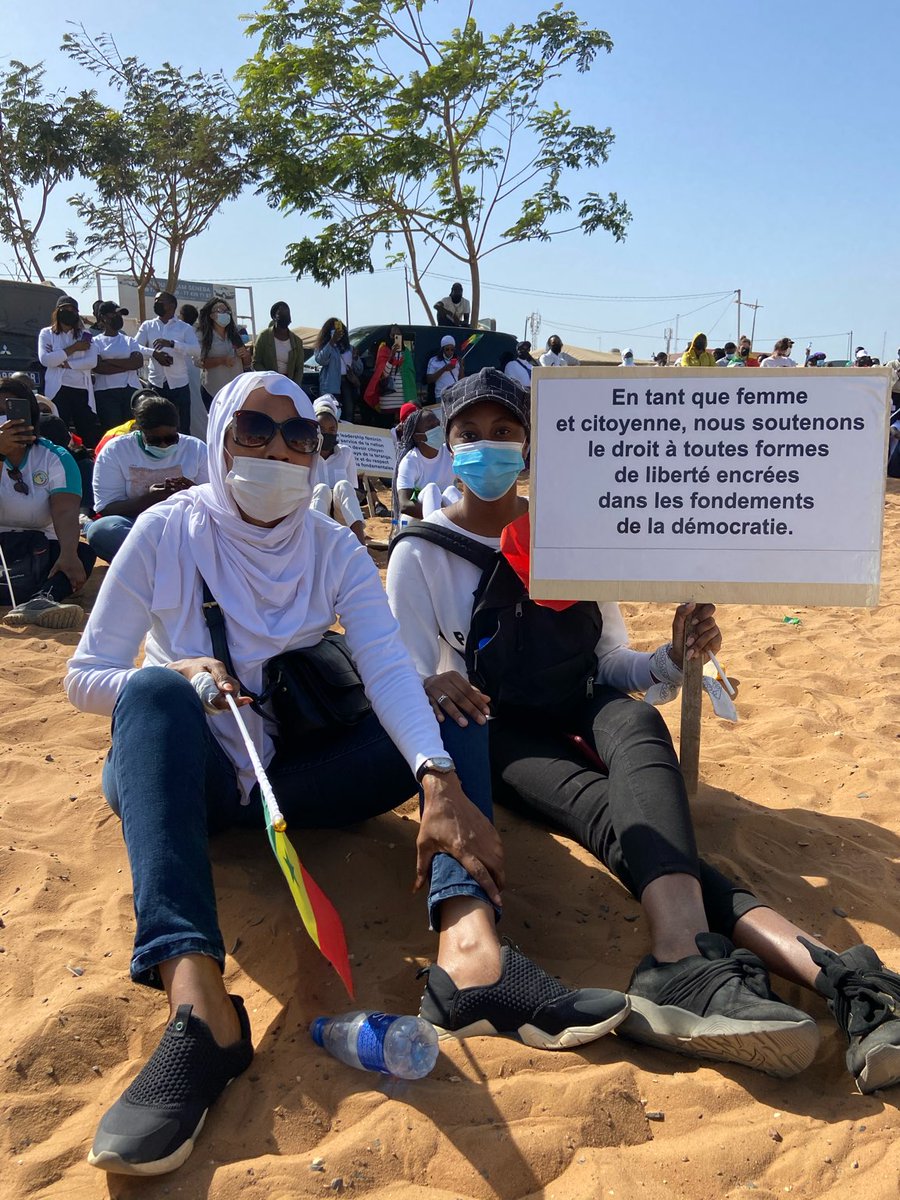 infosdevorg's tweet photo. #PeaceMobilization Nous étiez nombreux au Sit-in pacifique des Femmes pour marquer un temps s'arrête lors de ce 08 Mars si particulier au #Senegal 

Nous voulons une justice ainsi que des institutions fortes et une paix dans laquelle nous cultiverons les graines de l'égalité. https://t.co/CfG1gZidWC