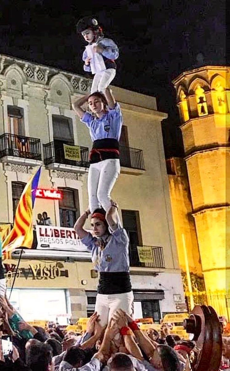 JOVEVILAFRANCA's tweet photo. Sense les dones no hi ha castells! 

Així ho volem, avui i sempre! 💜

Esperem trobar-nos totes amb camisa i faixa ben aviat! 🟣✌🏼

#castelleres #8M2021  #igualtatsenseexcuses #cjdv #CJDV https://t.co/ZyKCaf3THs