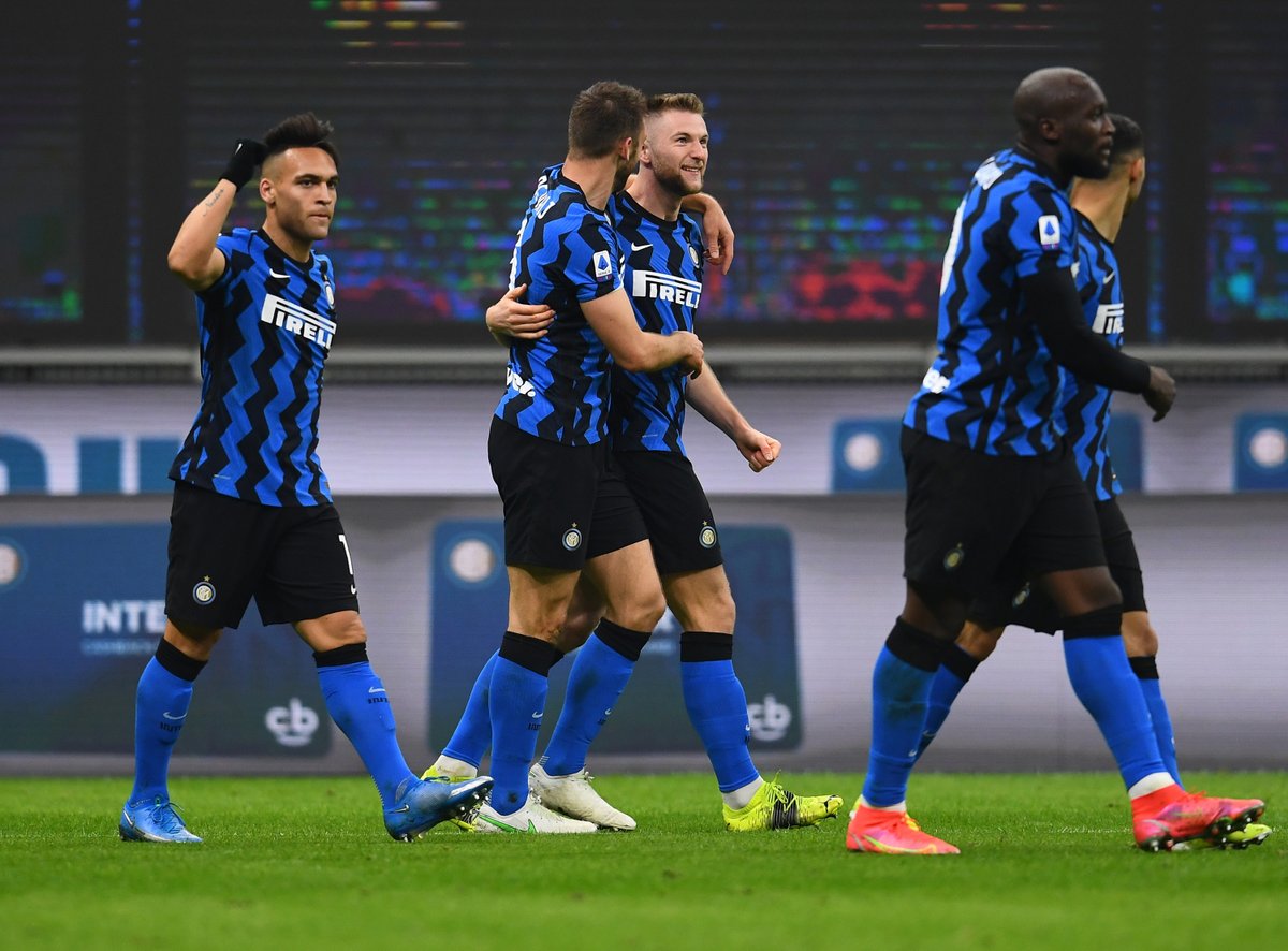 InterClub1908's tweet image. ⚫🔵🐍 @seriea titolo di #InterAtalanta 1-0 l'@Inter sempre a +6 grazie al gol di #Skriniar sempre #ForzaInter #Amala #SempreForzaInter #FCIM #SerieA #NotForEveryone #Inter #InterFans #FestaDellaBeneamata #interclub1908 @InterClub1908_ 🖤💙