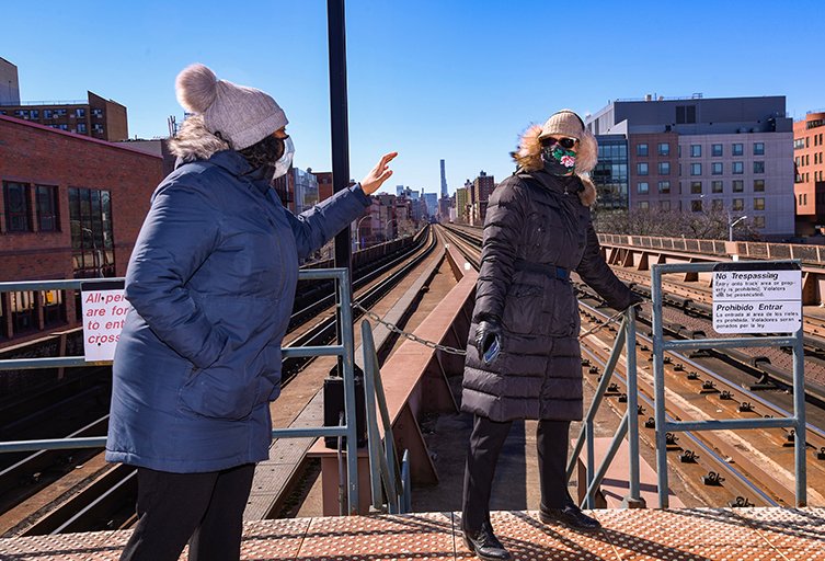 MetroNorth's tweet photo. #TalentedTanya, who is always looking out for our safety warns a friend not to trespass, because it is dangerous! #SafetyTweetoftheWeek #MNRTRACKS @MetroNorth https://t.co/zVjWGWDdy6