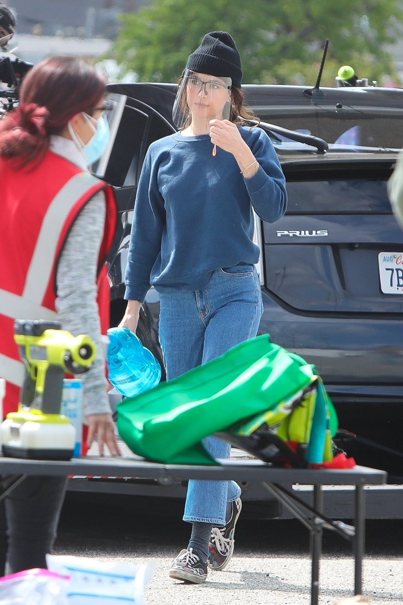 SourceJohnson's tweet photo. March 8th, Dakota seen on set of ‘Am I Okay’ in Los Angeles, California! #DakotaJohnson {1} https://t.co/iLa5QgBJAT