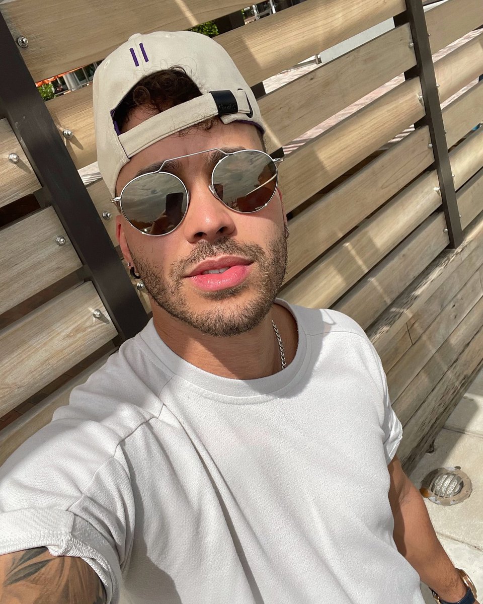 PrinceRoyce's tweet photo. Feliz Día Internacional de la Mujer a todas las mujeres. Nos inspiran con su fortaleza, resiliencia y belleza (por dentro y por fuera) y aunque todos los días deberían ser el día de la mujer, hoy las celebramos a través del mundo entero! 🌹 https://t.co/O2M8tEyWWF