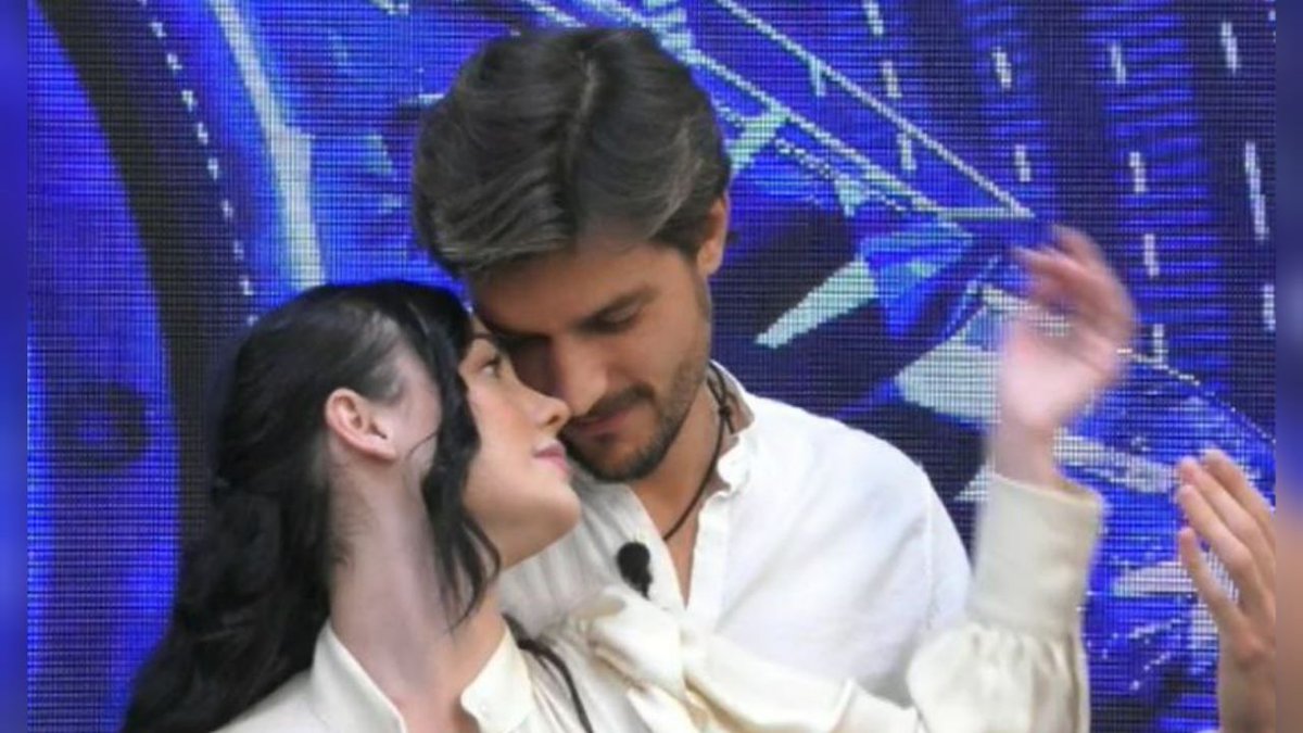 0908Annamaria's tweet photo. #Titanic #titaniczelinda @GrandeFratello #gfvipstovolando @AndreaZelletta @14Adua #zelinda https://t.co/3MfstgIpCM https://t.co/UnsdYxCmJv