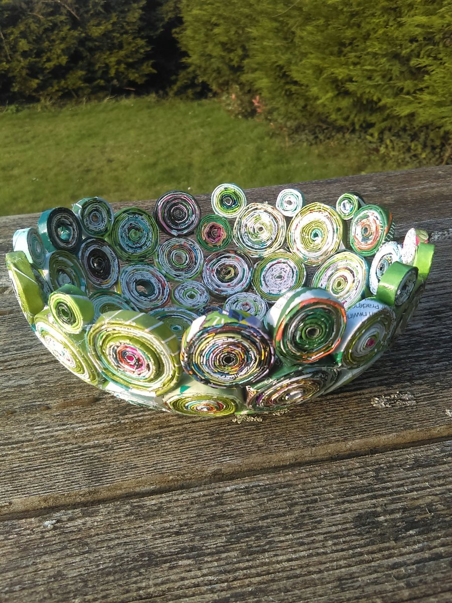 CraftyArchaeLib's tweet photo. Feb challenge - increase creative upcycling results...old magazines = bowl, leftover wool stash = knitted dog coats for #MTAR + earwarmer/headband for running (for me), &amp; fabric scraps from mask-making = pretty tin-can storage. Don't think the March challenge will be as much fun https://t.co/O2S3HgtaW3