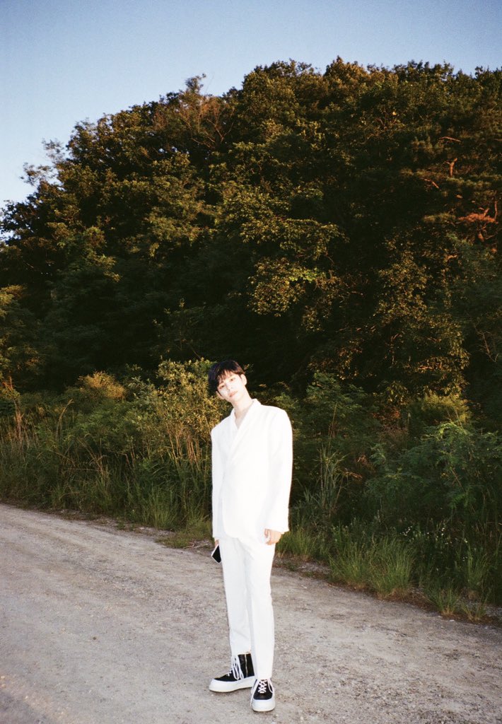 Boa noite Luvitys! Percebi hoje que nunca havia postado fotos do dia em que fizemos nosso photoshoot, o que acharam? Espero que estejam se cuidando bem~!! Daqui uma semana temos uma apresentação no Music Core (t.me/musicorerpbr) às 19:40, espero encontrar vocês lá♡

#SERIM