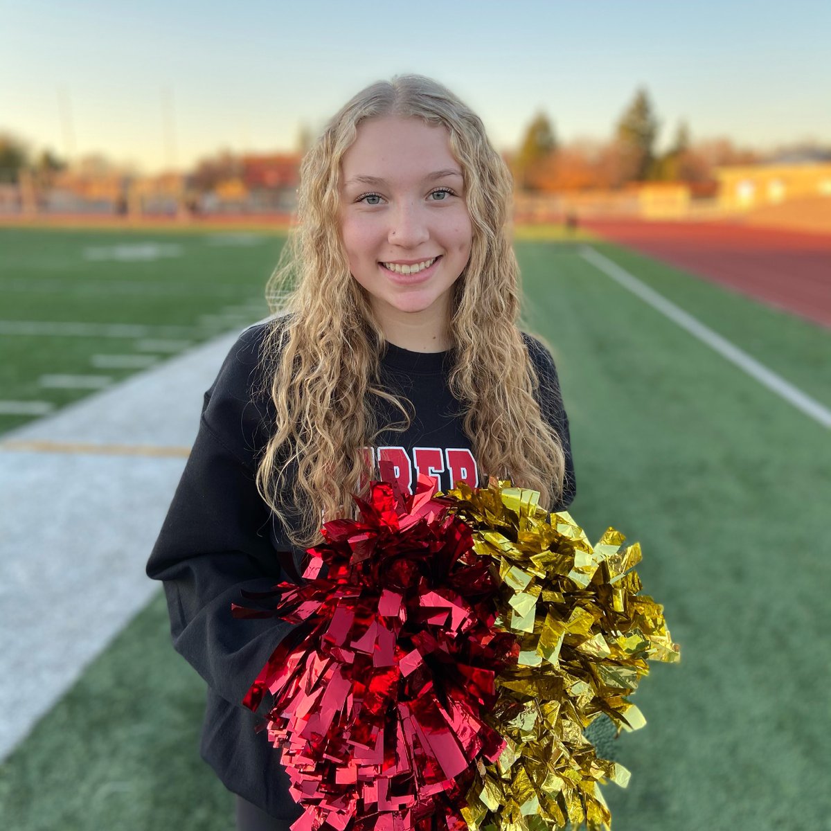 Meet the Varsity team! 🦁
Haleigh Rosales❤️
Junior 💛
Base  💪🏼
Fun Fact: “I have never been out of the state.” 🌴☀️