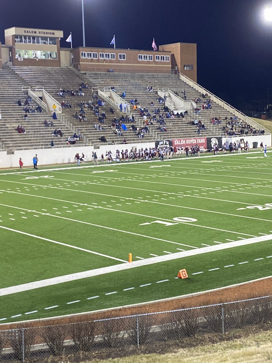 2_MHaley's tweet photo. @GovernorVA Please raise the maximum number of fans from 250 up to a minimum of 50% capacity for outside High School sports. Please use some common sense...families can’t attend games together. We can do this safely! @LetSalem @LetRke @LetBocoPlay @VHSL_ https://t.co/vL6ftrpbJg