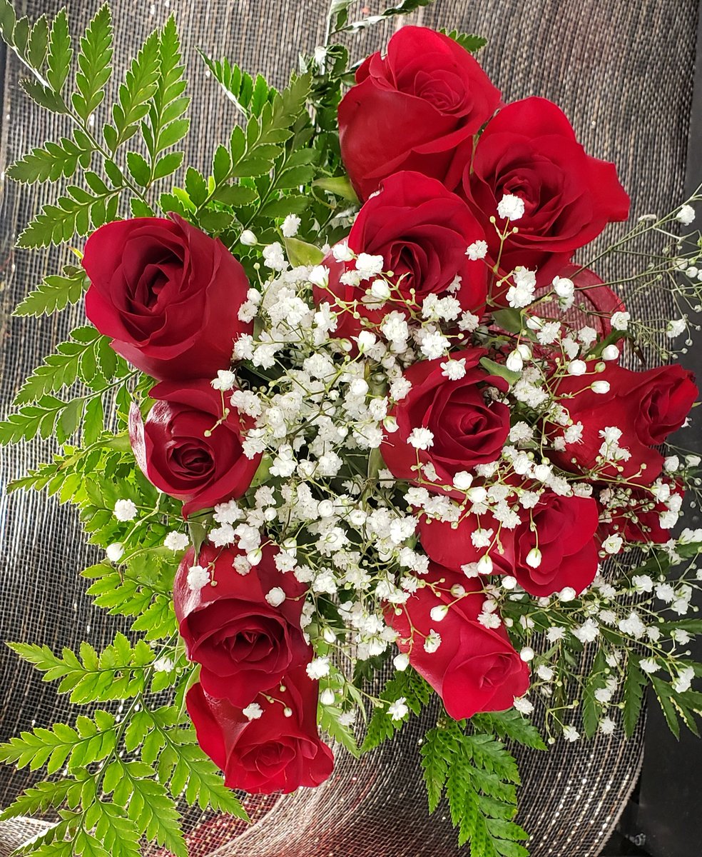 abc_ashley's tweet photo. Wow! Wonderful surprise to come into work! Best employer! Appreciate my team. #happyinternationalwomensday #businesswoman #teamplayer #greatemployer #dozenroses #gainfullyemployed #productivememberofsociety #provideformyfamily #appreciated #respected #honored #grateful #blessed🙏 https://t.co/3nBklwWTXS