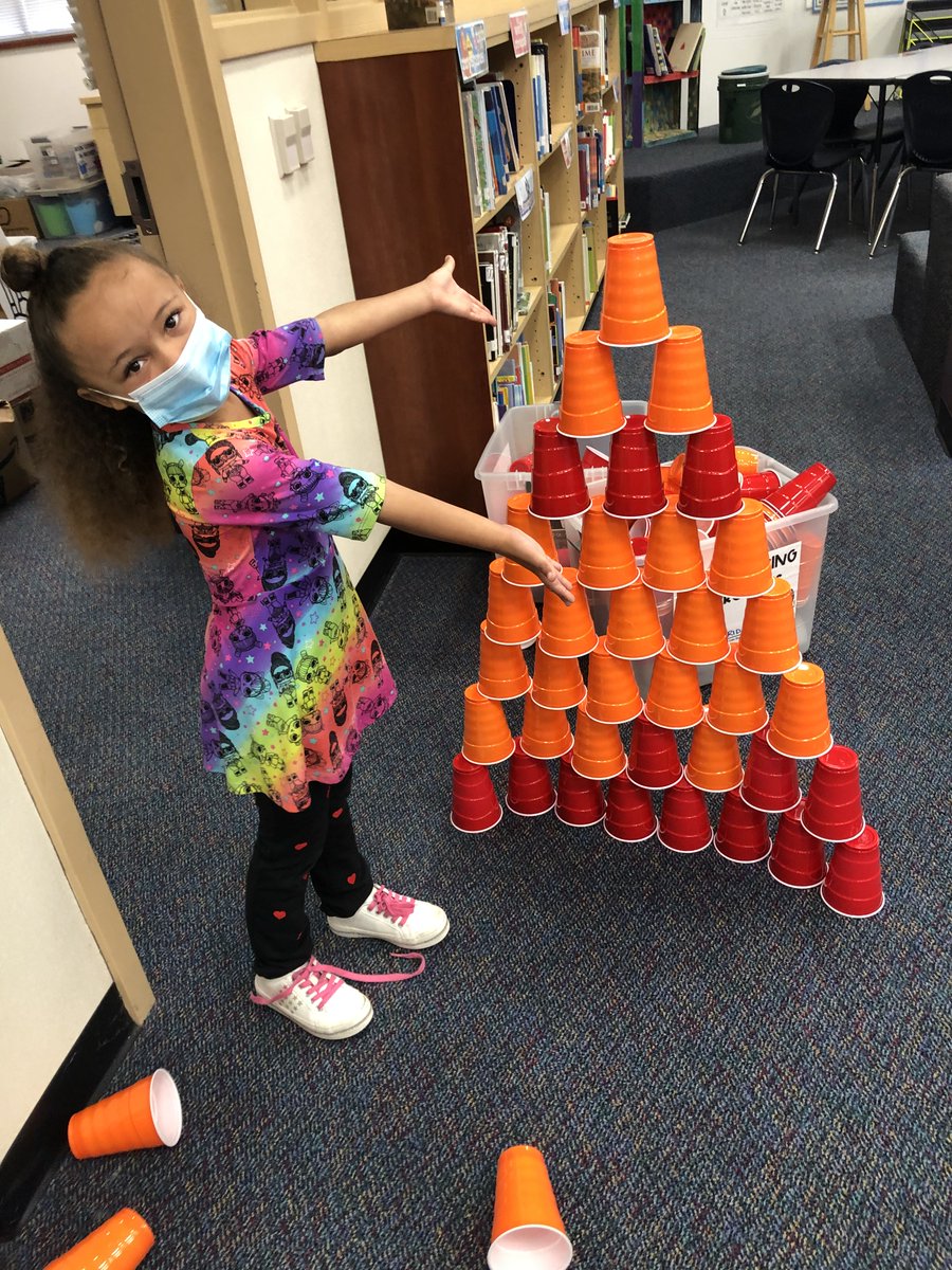 525600msdear's tweet photo. Nothing mixed up about us except our clothes - we love to read, learn and explore at Armstrong!  Don't get mixed up - READ! #mixinitup #gettincreative #openmyeyes @AE_Gators @FBISD_Libraries https://t.co/QN1EMqc8MX