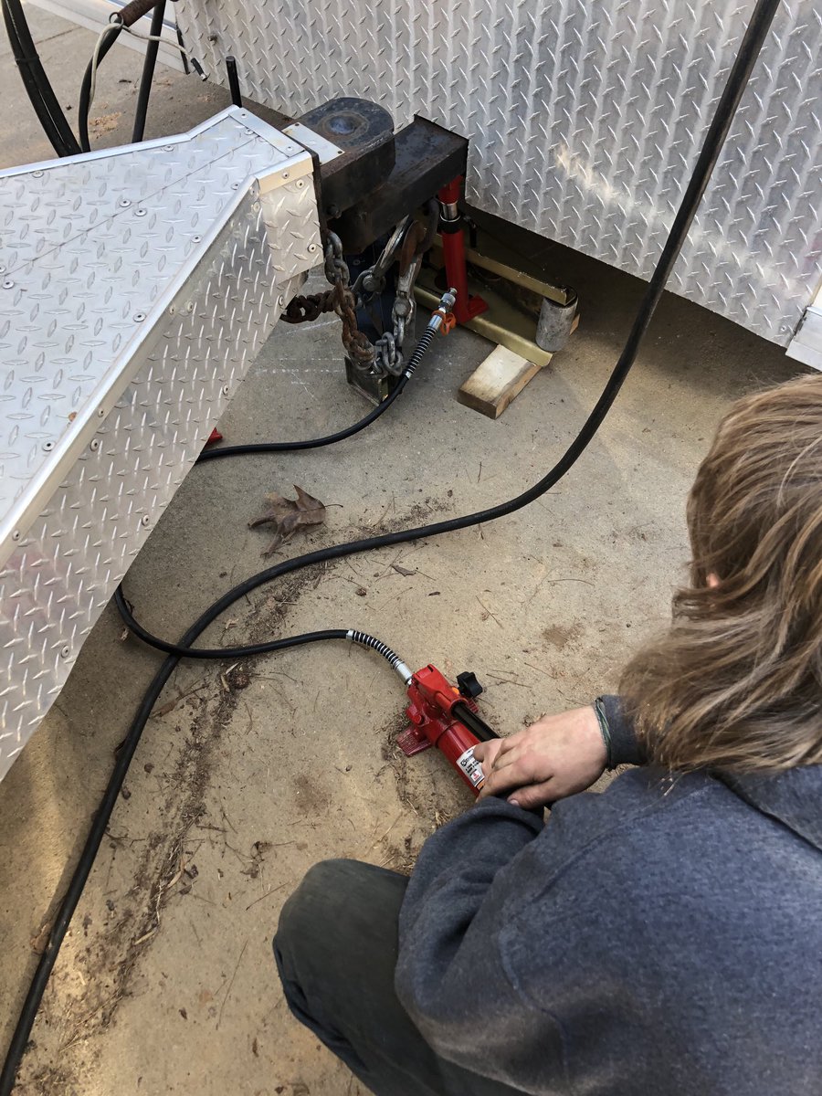 Travis Kvapil tweet media