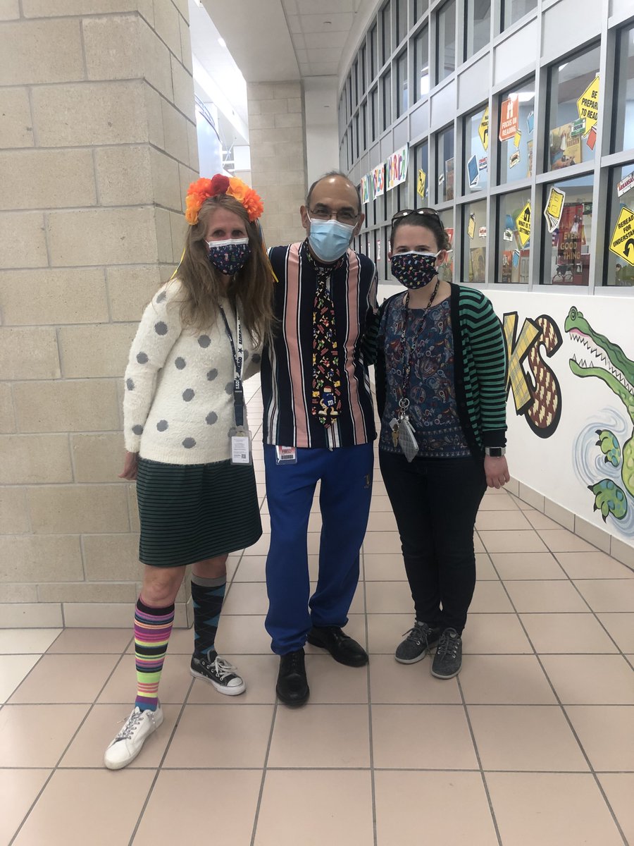 525600msdear's tweet photo. Nothing mixed up about us except our clothes - we love to read, learn and explore at Armstrong!  Don't get mixed up - READ! #mixinitup #gettincreative #openmyeyes @AE_Gators @FBISD_Libraries https://t.co/QN1EMqc8MX