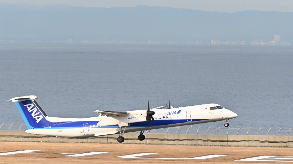 中部国際空港セントレア 長崎行きのana371がセントレアから出発 小型機ですが力強い離陸ですね よい旅を
