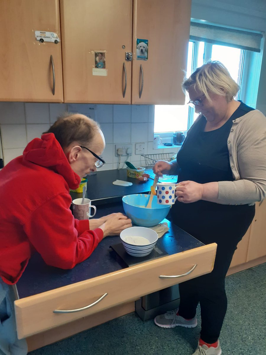 jlcCMG's tweet photo. It's like the #BBBO at our Clos y harbwr service this week, with everyone getting involved in some #cakebaking @Achieve_Support ❤️#everyonelovescake 🌟 https://t.co/kpPO6AyhVR