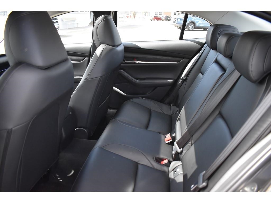 The closest thing there is to perfection✨, this 2021 Mazda3 Sedan💎. Get behind the wheel of this Mazda3 and experience freedom and smooth driving every day😍.