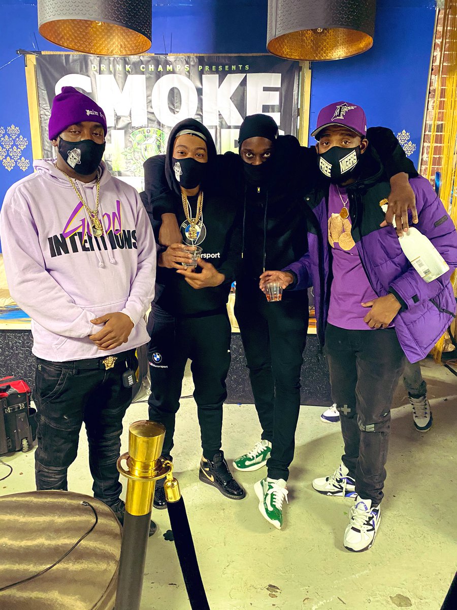 Chilla1of1's tweet photo. Smoke Champs 💨 @ShooterzMuzik https://t.co/jrbmzpGNHE