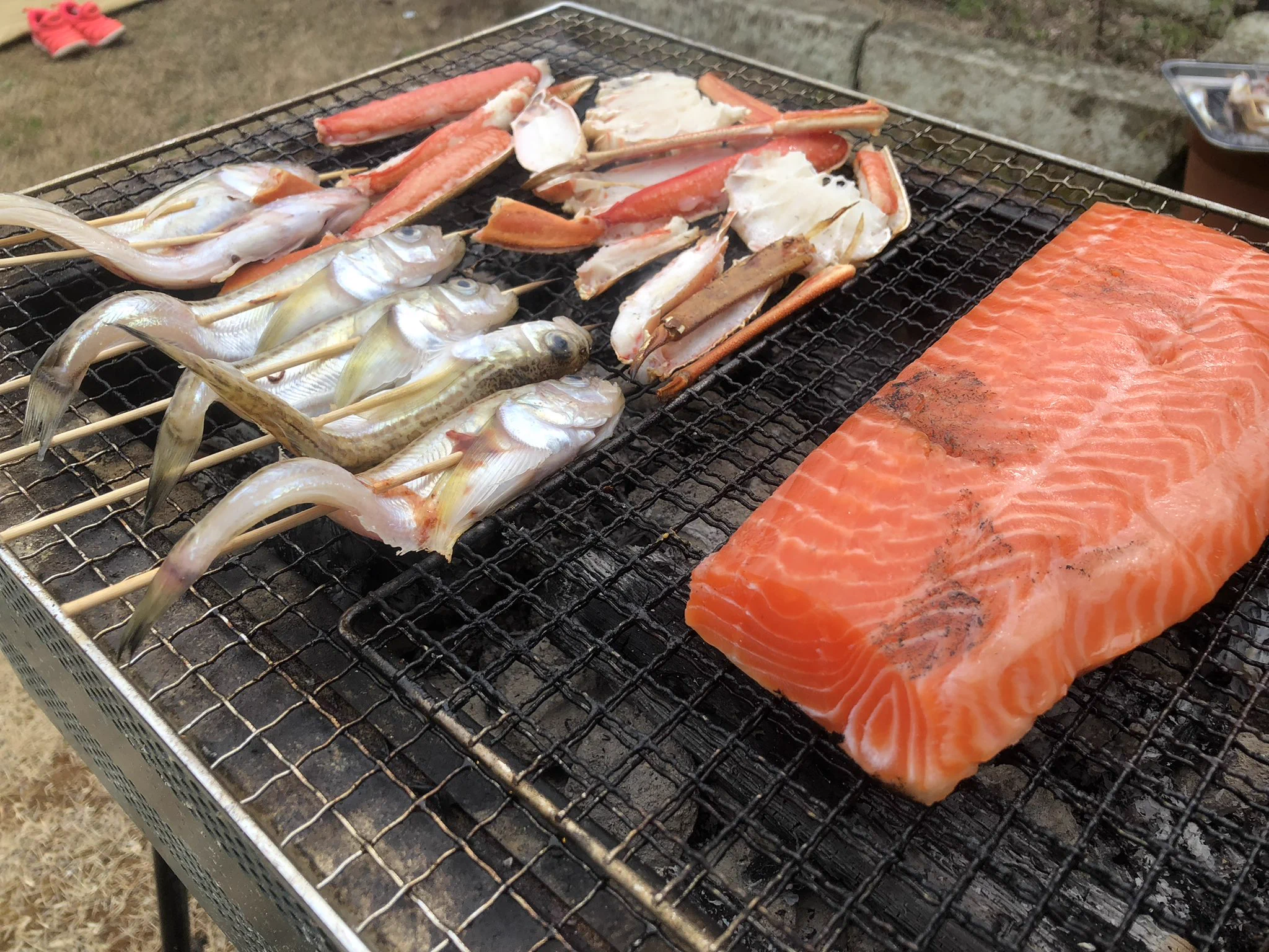 @MAFF_JAPAN ハタハタ　鮭　カニ　BBQ 最高　#魚っておいしい 