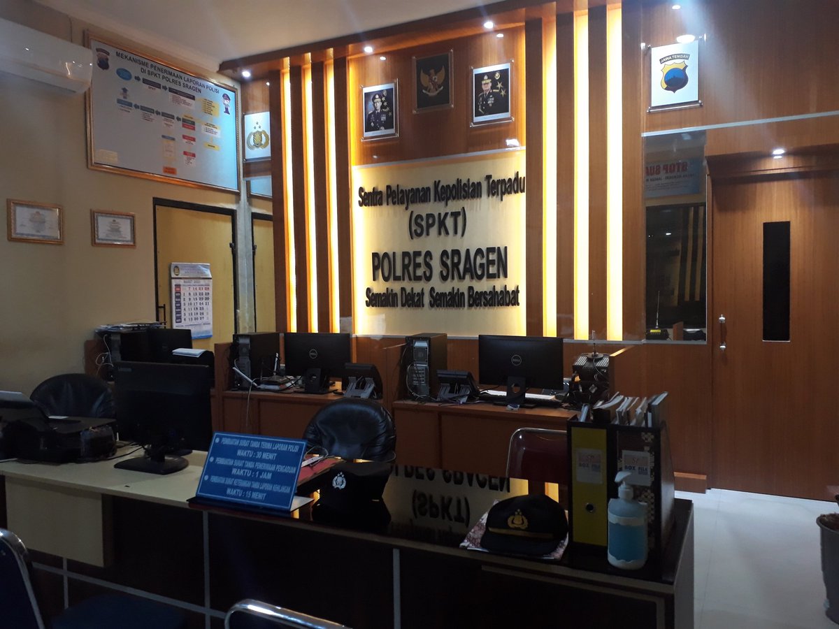 Endriismidian's tweet photo. SPKT POLRES SRAGEN
SEMAKIN DEKAT SEMAKIN BERSAHABAT https://t.co/426fKSCyd5