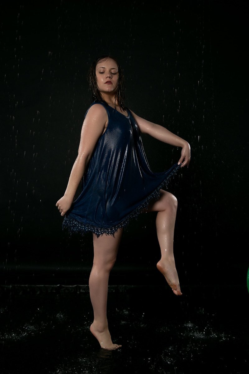 lunar_poses's tweet image. I wouldn’t mind getting caught in the rain 🌧
.
Model: Danielle McAllister 
Photographer: @fullsailimages 
Group: WorkshopWonders 
Studio: @studio_o2o 
.
#photography #rain #modeling