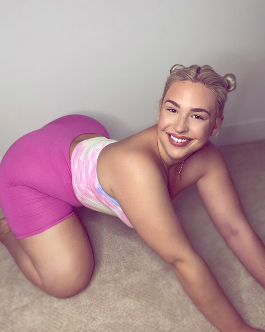 Watch nixxdee's leaked NSFW photo on TwXstars