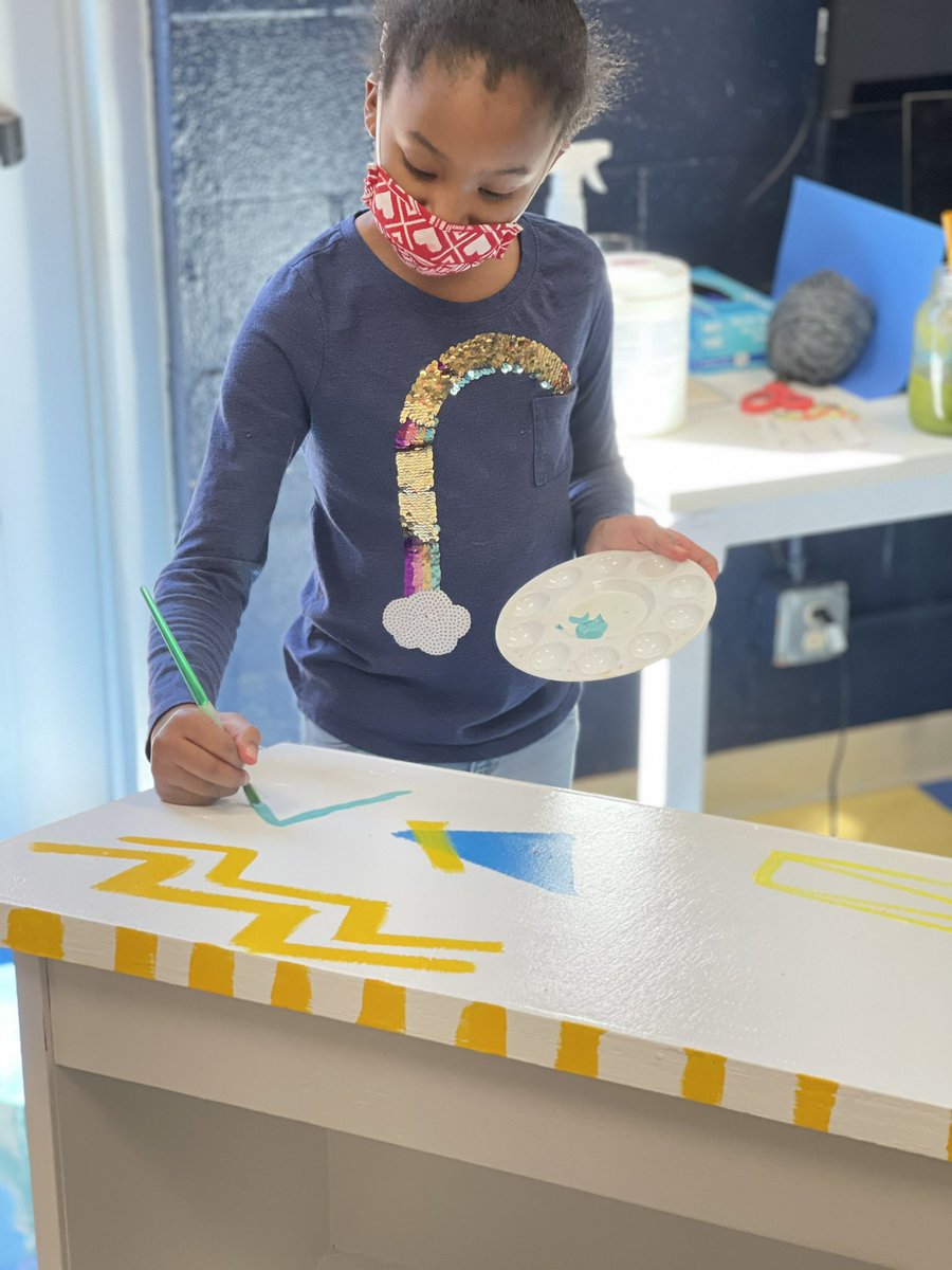 These little leaders are decorating a mini food pantry that will be installed in downtown Raleigh. They were so excited to be a part of it when I explained the purpose of the box. 💚 <a href="/combs2nd/">Combs2ndGators</a> <a href="/CombsCatchUp/">Combs Catch Up</a>