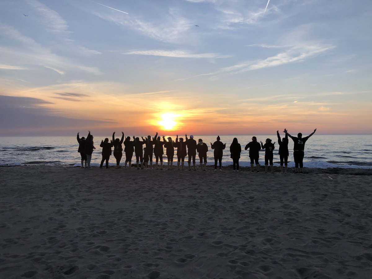 JCJets_Softball's tweet photo. Had to swing by Lake Michigan after the scrimmage today! #JetBall✈️🥎 https://t.co/b4auqRVyPV