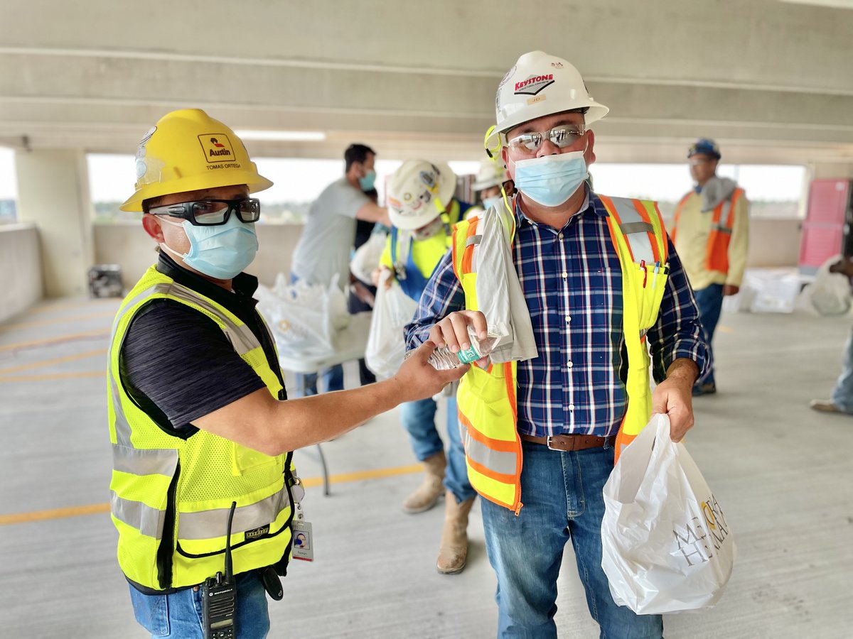 AustinCML's tweet photo. Today nearly 400 meals were served to the team at the @memorialhermann The Woodlands Medical Center project! We are proud to celebrate the project's safety record and accomplishments of @JLL, @philowilke, our employee-owners, and trade partners. #AustinProud #AustinSafe https://t.co/sOK5AkoAuL