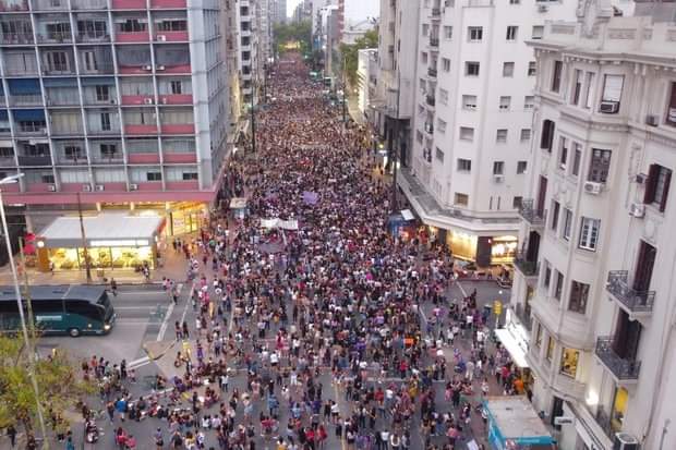 BeaSB11's tweet photo. Querías ver mujeres locas?...acá las tenés! Crueles, egoístas, insensible! No me representan! https://t.co/28tNgETP79