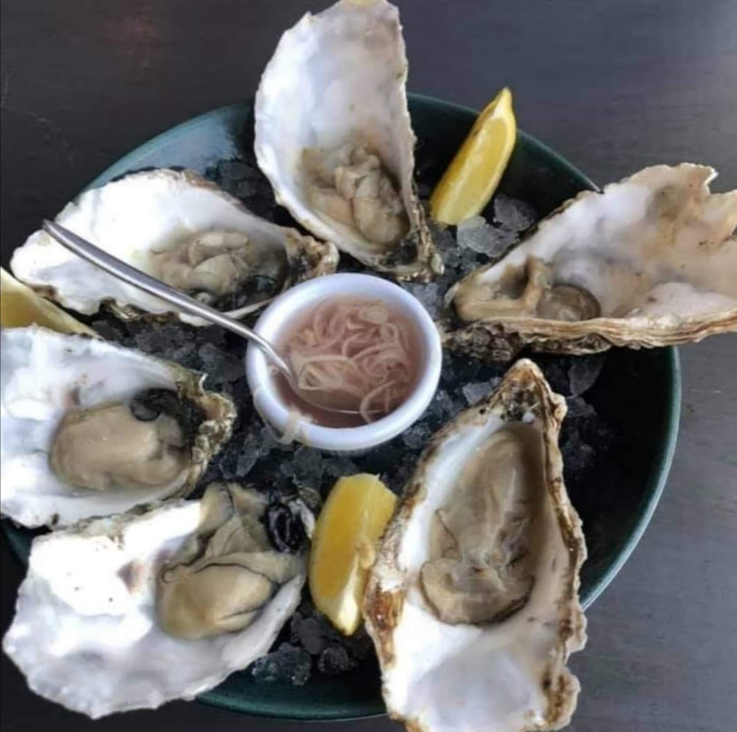 Excited to announce that in April we will be working with Rich @BristolOysterCo ————————————————— From Friday 16th April and every weekend throughout April, Rich will be showcasing his fantastic Porlock Bay 🦪 Served with a selection of south-west fizz chosen by our GM @ben_prtr