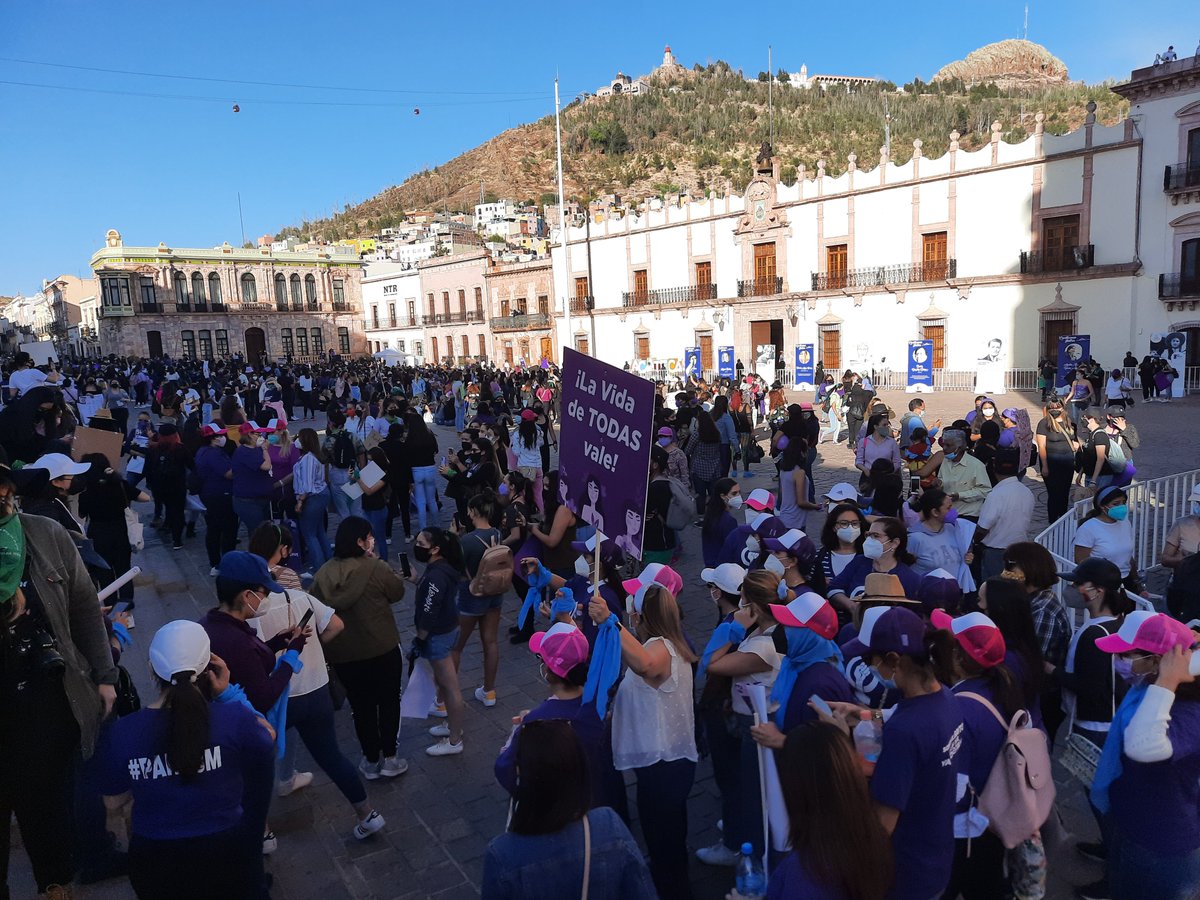8M2021ZAC's tweet photo. Estamos en concentración en Plaza de armas

Ven y escucha nuestras consignas

#8M2021 
#8M2021Zac https://t.co/9YRzQy2WS9