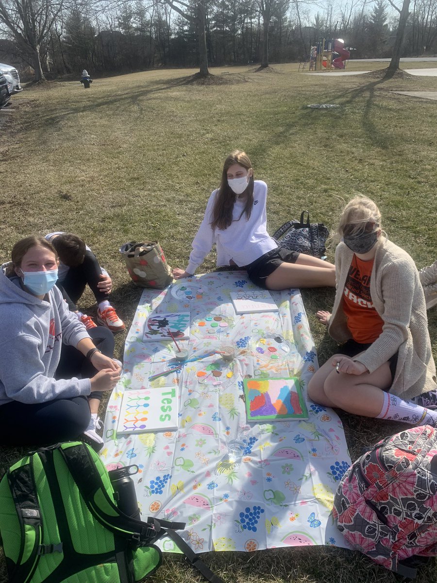 unifiedtracklhs's tweet photo. Unified track is off to a great start!  Today we got acquainted and made beautiful depictions of inclusion. https://t.co/Qo0G8zTrxk