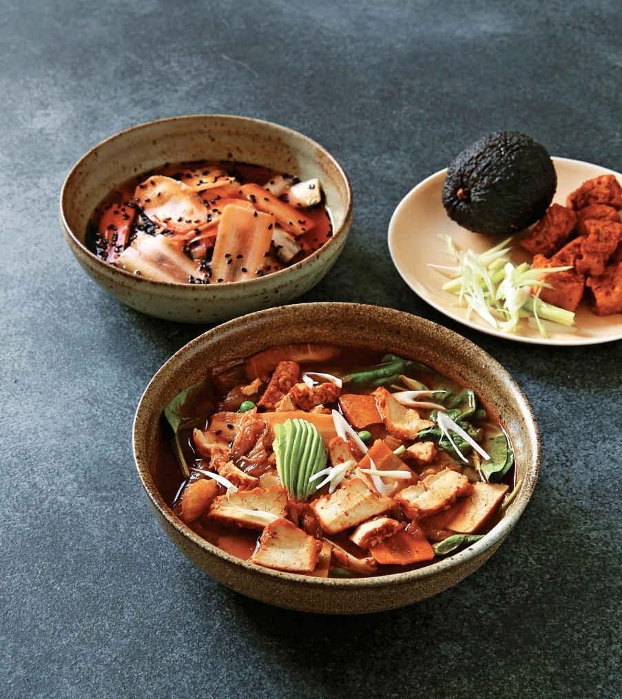 Forks_To_Feet's tweet photo. Fu-Mami Broth and #Veggies – Cold Day #Vegan Recipes @globalvegans #vegano #fitness #instafood #dairyfree #health #natural #vegantrends
https://t.co/zX1LYedpty https://t.co/SKXD9sTQPD
