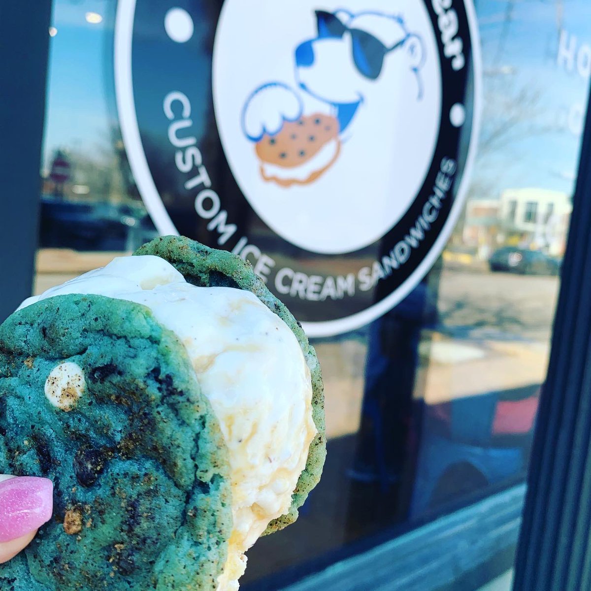 jeaniesmithstl's tweet image. Sometimes, the easiest way to say &apos;I love you&apos; is “do you want to go to that new ice cream place again?” 🤣🤣🤣 #eatingfortwo at the Baked Bear! 🐻 🍦