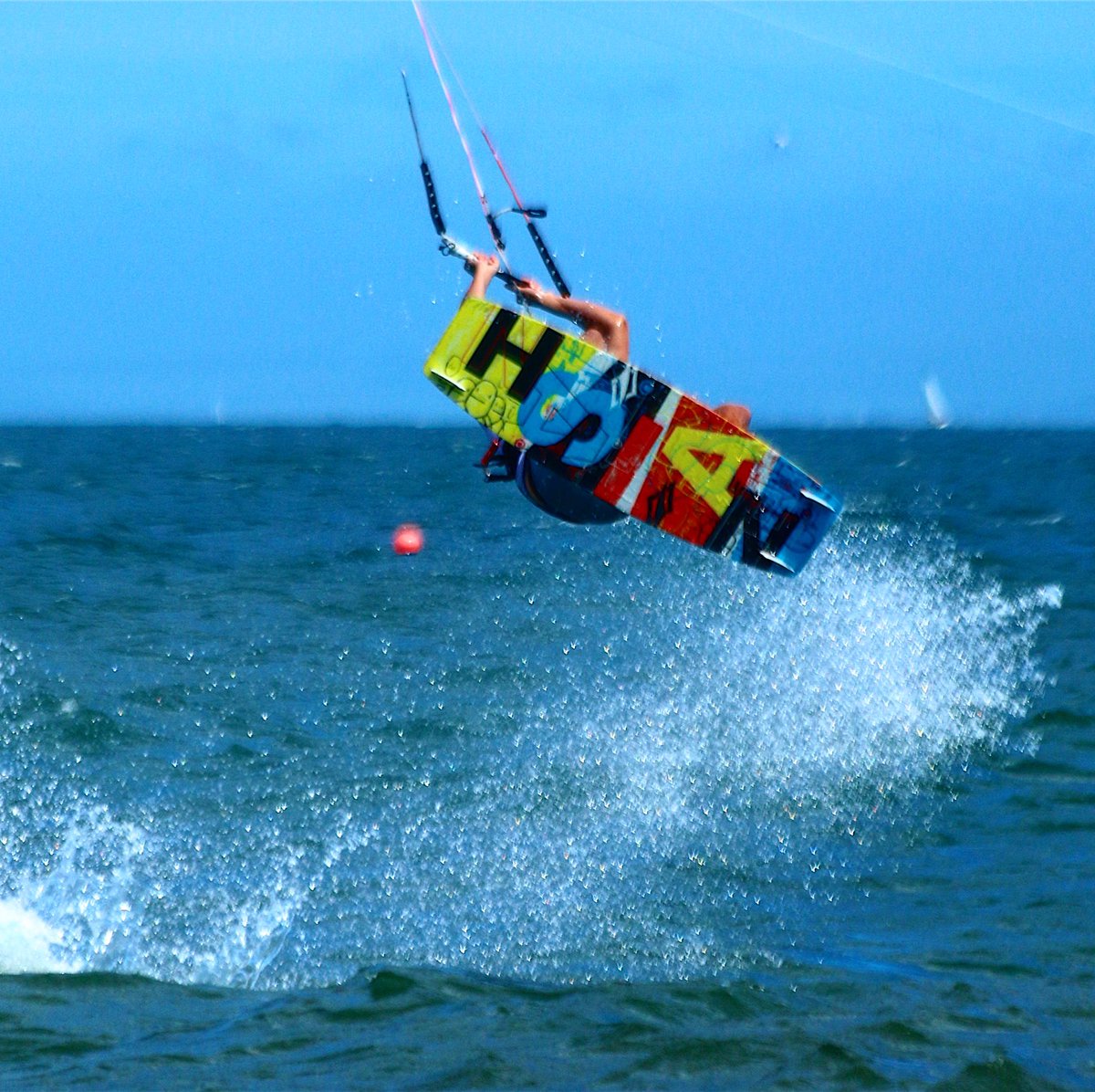 radsphotographs's tweet photo. Getting some air South Coast style
#sea #kitesurfing #wakeboarding #water #gettingair #bournemouth #poole #beach #spray #actionphotography #marine #watersports #surfsup #actionshot #midflight #sportsphotography #surferdude https://t.co/7XBM1XemUG