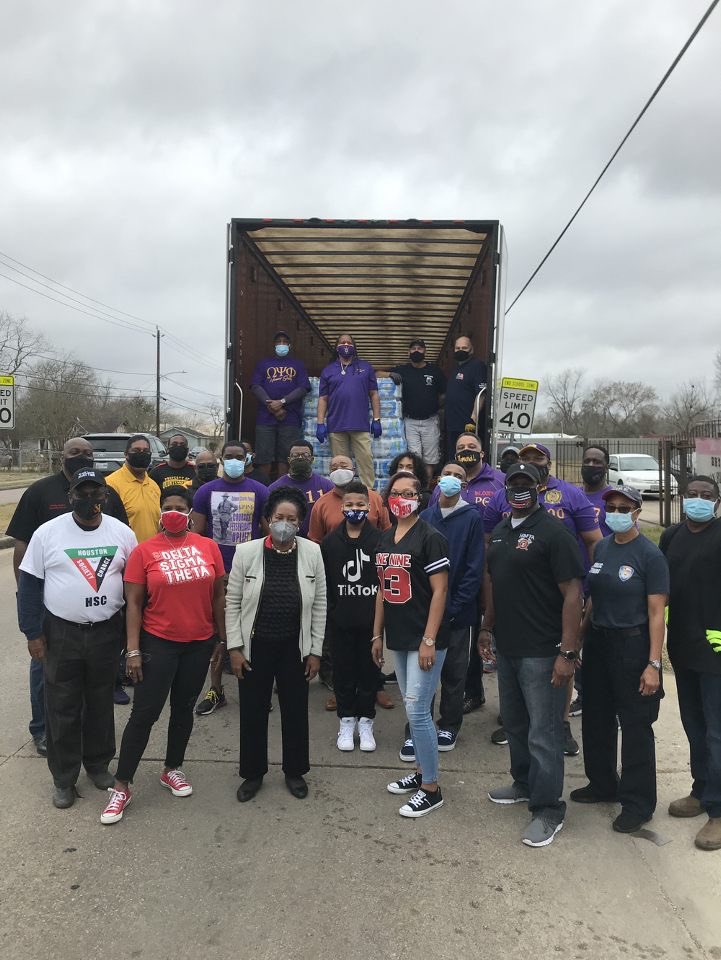 MIGHTY9TH's tweet photo. Houston, Texas - The Theta Chi Chapter in partnership with Black firefighter association of the Houston Fire Department the Red Cross hosted a food distribution to in historic Sunny Side thank you @repjacksonlee and #Teamsters for your contribution.
 #OmegaPsiPhi #Mighty9thD https://t.co/qZPBqsCMem