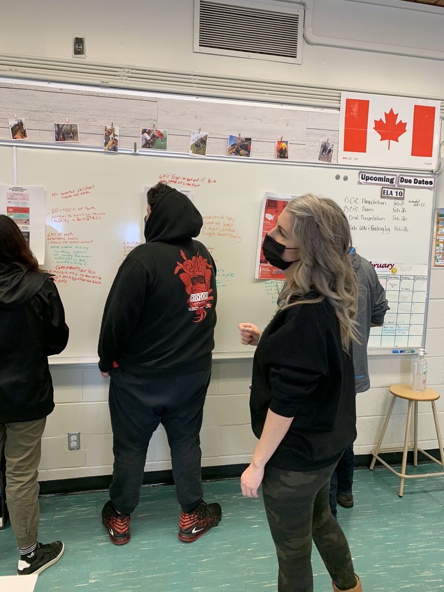 l_burym's tweet photo. Invited to ELA 10. Walked in and 🤯!!  100% engagement, sided by side, Ss asking ?s, reflective thinking &amp; more in prep for a research project NOTE: getting this group to engage has been tough this year! @LisaKuchler has flipped a switch on these kids #pssdknows #pssdprideandjoy https://t.co/mfoO8N8l2E