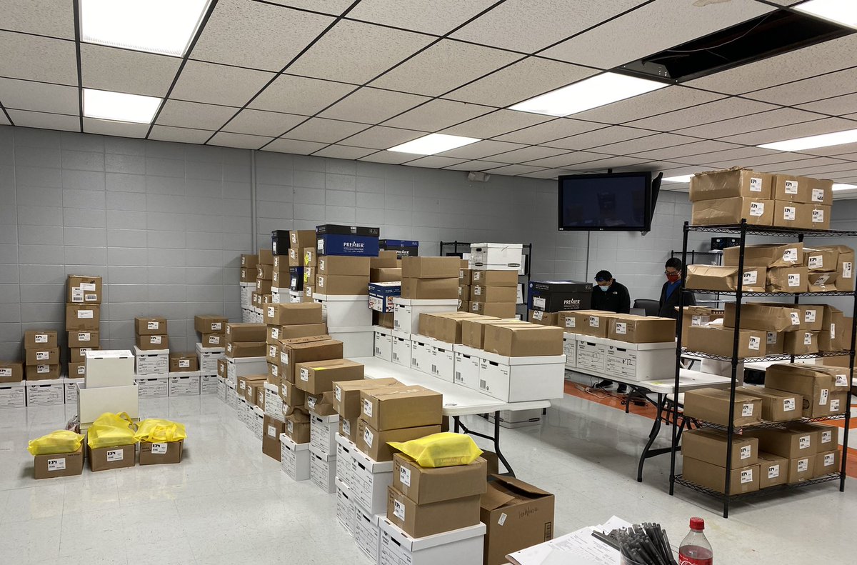misdmigrantdept's tweet photo. Los suministros para estudiantes migrantes se distribuirán la semana del 1 al 5 de marzo con cita previa. Llame al 956825-5080 para obtener más información. https://t.co/kJRtWS3aKn
