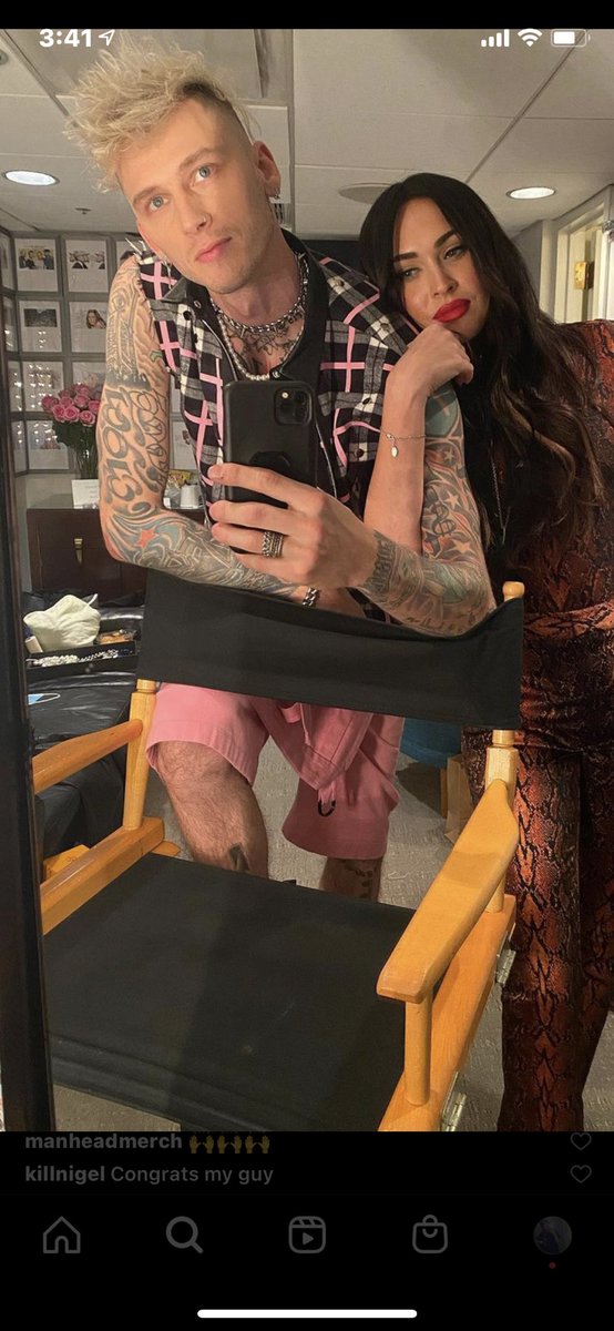 crazyytoriii's tweet photo. @gothboikells When was it take? His arm looks like this and it was posted feb 2nd https://t.co/51s4nIXljS