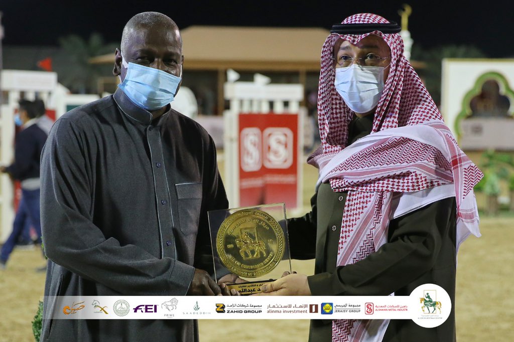 صاحب السمو الملكي الأمير فهد بن مشاري بن عبدالعزيز  يكرم لاعب المنتخب السعودي ونادي النصر سابقا ماجد عبدالله <a href="/M_Abdullah_9/">ماجد عبدالله</a> في بطولة وزارة الرياضة ووزارة التعليم الدولية بمركز العيد للفروسية.