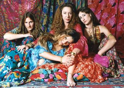 choripan19of's tweet photo. ZARZAN PAISANOS!! Volveremos a ver a estas gitanas locas sabí 💃

#RomaneEnTVN https://t.co/KvUiEeTiYf